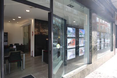 Inmobiliaria Pisofacil Rua Montevideo 1 27001 Lugo