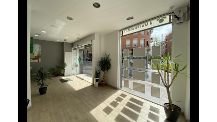 Tecnocasa Agencia Inmobiliaria Carrer de Petrarca 18 08031 Barcelona