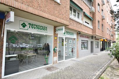 Tecnocasa agencia inmobiliaria Cl. de la Hacienda de Pavones 235 Local 3 28030 Madrid